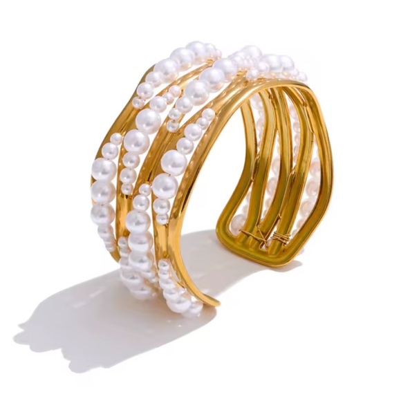 ZARA Big cuff wide bracket. 
Gold and White Pearl Bracelet - Picture 4 of 16